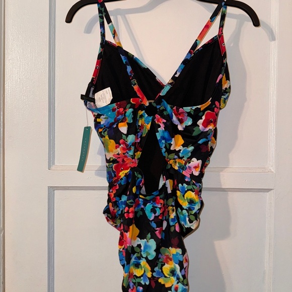 Target One Piece Swimsuit large - Picture 3 of 5